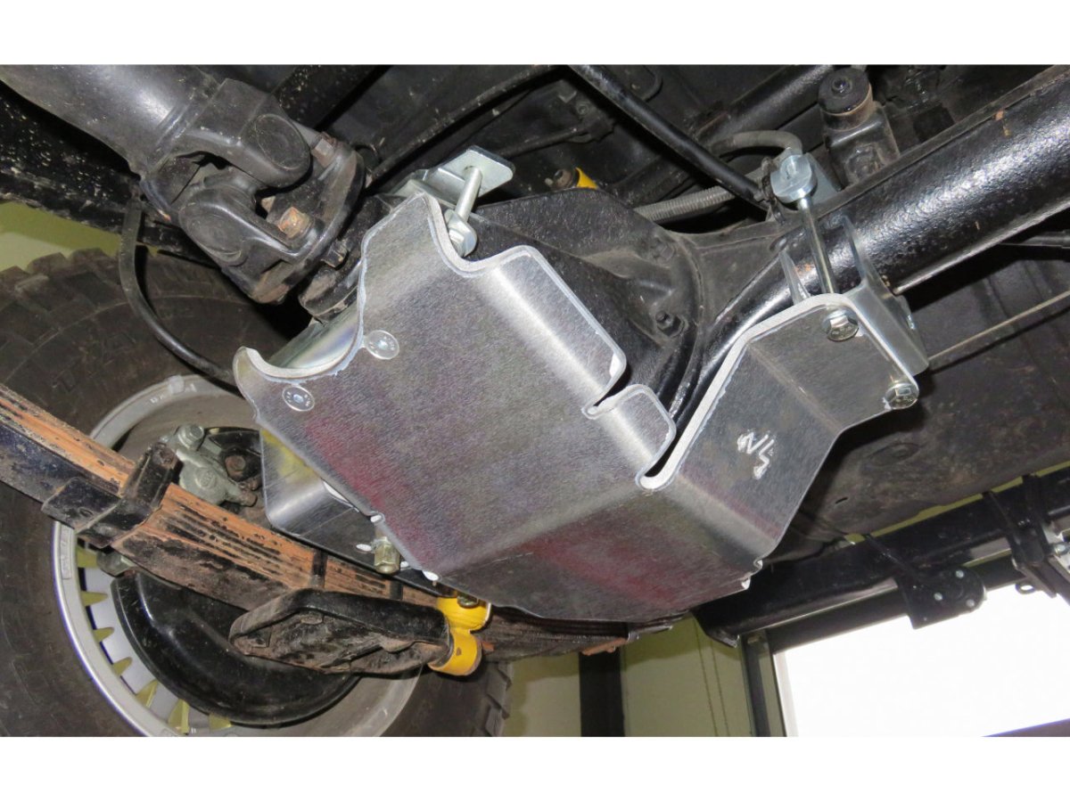 Ski protection nez pont arrière aluminium 8mm Toyota Land Cruiser Série 7 après 1999 N4-Offroad Xperts 4x4