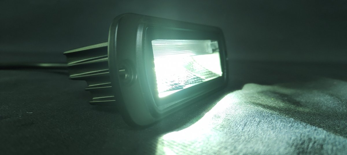 LUMIDRIVE ADVERTISOR Intégré - Feu LED Signalisation Arrière Étanche - BYD Shark 2024+