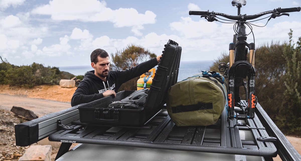 Cargo Case 94L | Coffre de rangement robuste 4x4 - RHINO-RACK - Dacia Duster 2010-2023