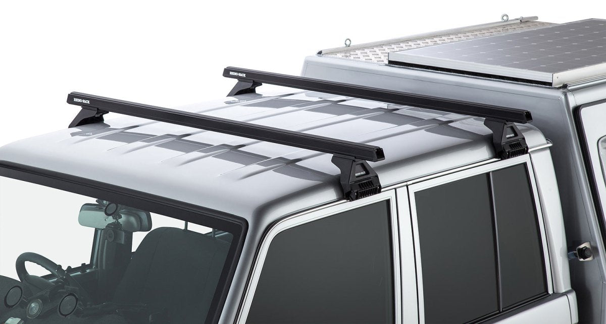 Kit 2 barres de toit noire Heavy Duty 1500mm avec pieds RL110 Toyota Land Cruiser série 79 2007+ - RHINO-RACK - Toyota Land Cruiser 78/79
