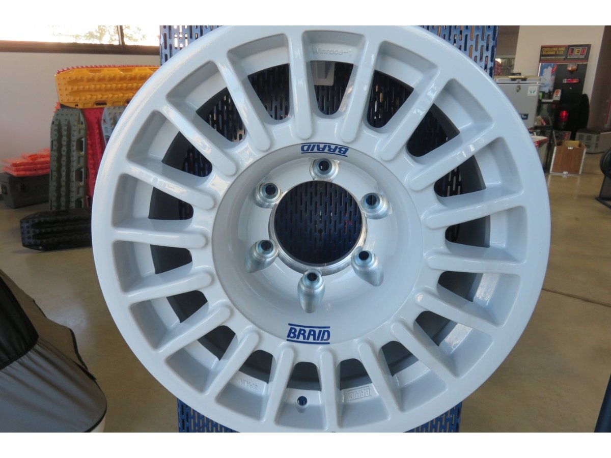 Jante Alu BRAID Winrace Blanche 5x17 6x139.7 ET25 - Toyota KDJ120/125