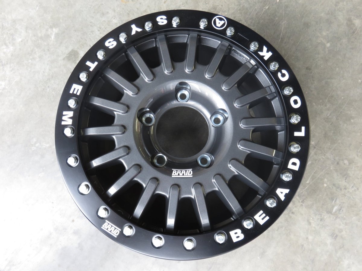 Jante Alu BRAID Winrace Grise 5x17 5x150 ET38 - Toyota LC200