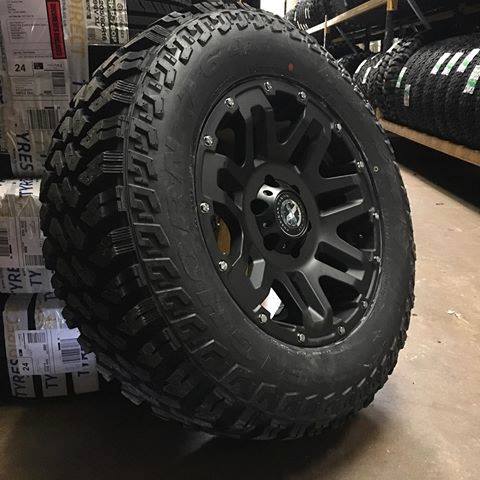 Jante American Racing AR200 Black 8.5X17 6x139.7 ET0 CB106.25 - Dacia Duster 2010-2023